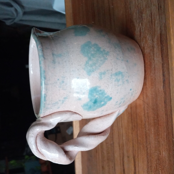 Handmade pottery signed. - Picture 2 of 3